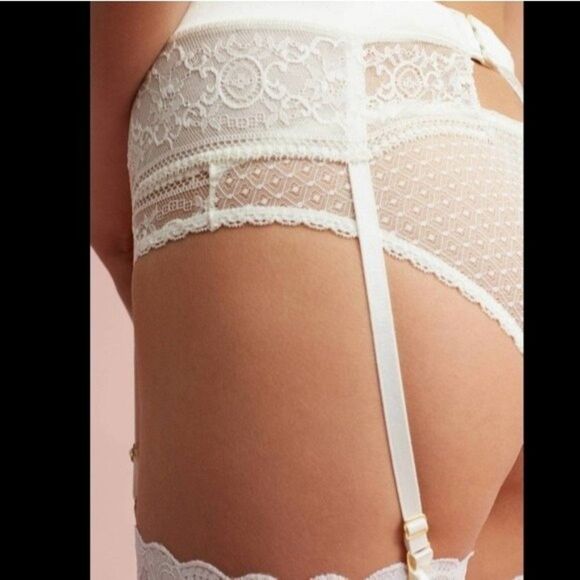 Stella McCartney Ophelia Whistling Garter Belt - Picture 2 of 7